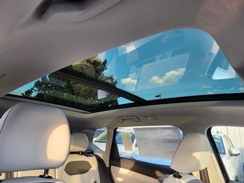 New 2026 Volkswagen Taos SE image 15