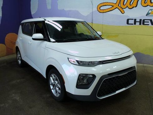 Used 2022 Kia Soul LX w/ Technology Package FWD image 2