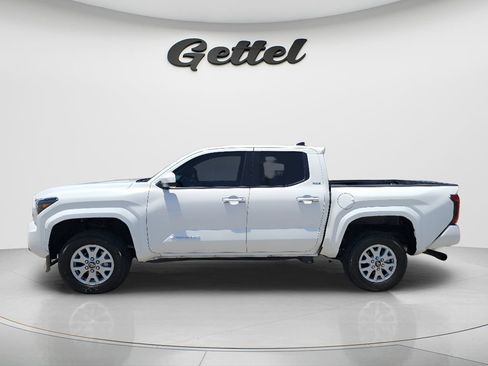 Certified 2025 Toyota Tacoma SR5 AWD/4WD image 8