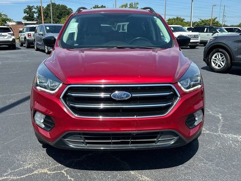 Used 2017 Ford Escape SE w/ SE Sport Appearance Package FWD image 2