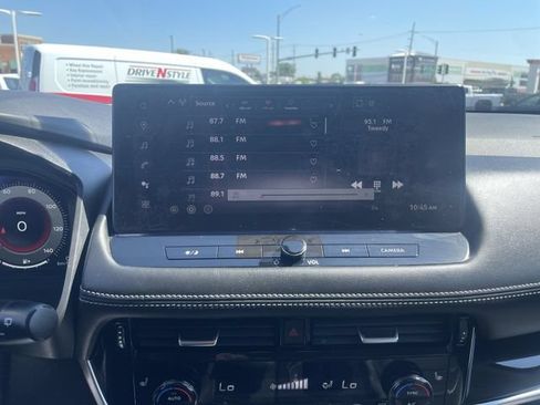 Used 2026 Nissan Rogue SL FWD image 22