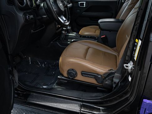 Used 2021 Jeep Wrangler Unlimited Sahara AWD/4WD image 17