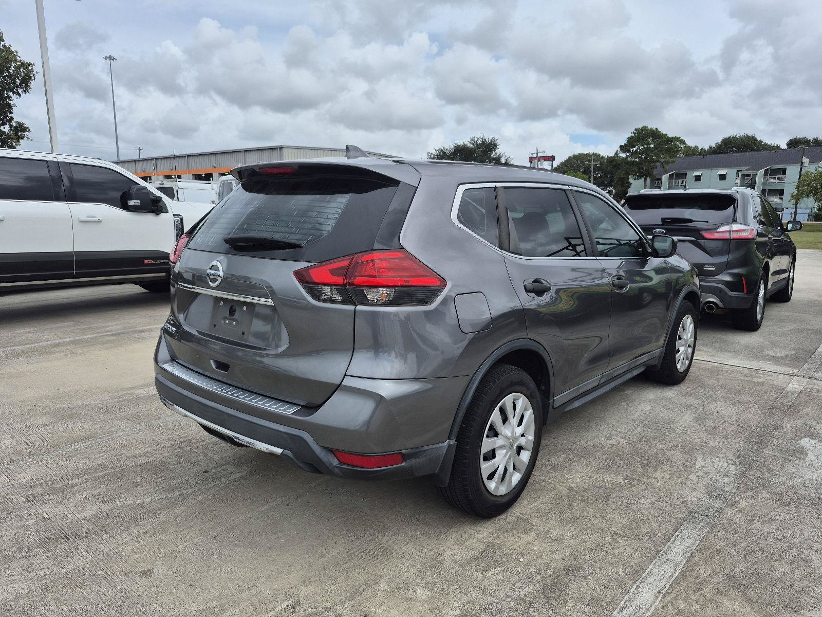 Used 2017 Nissan Rogue S FWD image 8