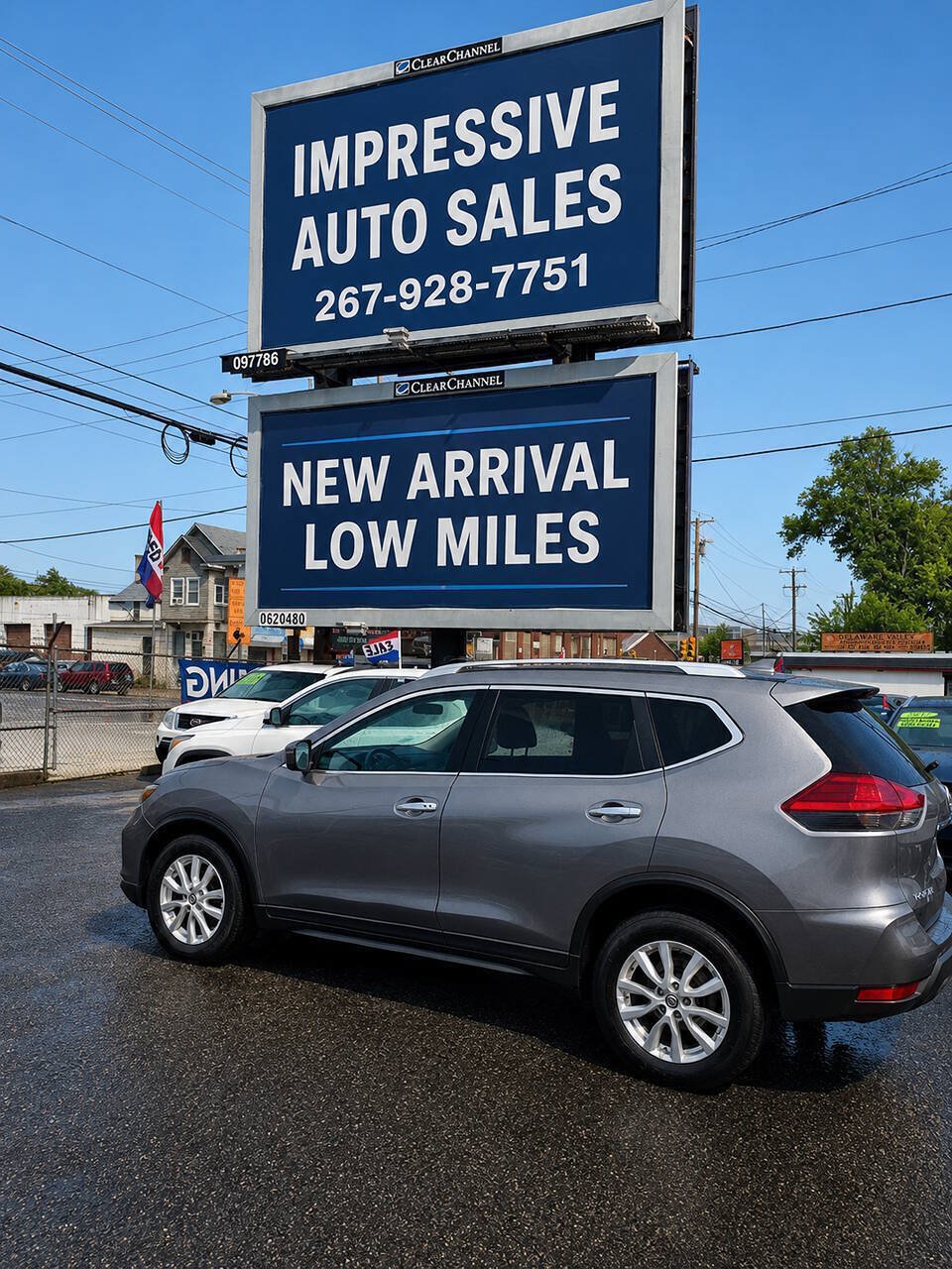 Used 2018 Nissan Rogue SV FWD image 2