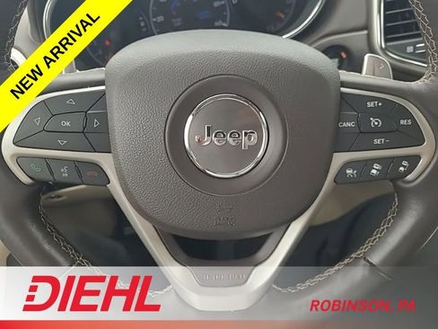 Used 2017 Jeep Grand Cherokee Overland w/ Jeep Active Safety Group AWD/4WD image 17