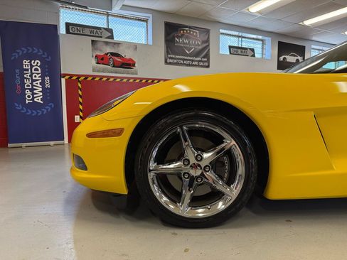 Used 2011 Chevrolet Corvette Coupe w/ 1LT RWD image 18
