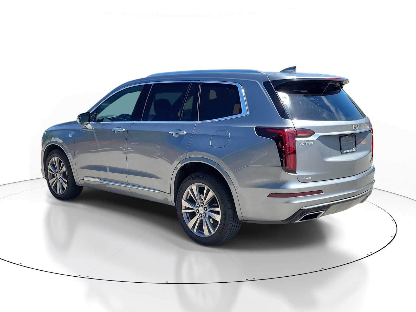Used 2023 Cadillac XT6 Premium Luxury w/ Technology Package AWD/4WD image 2