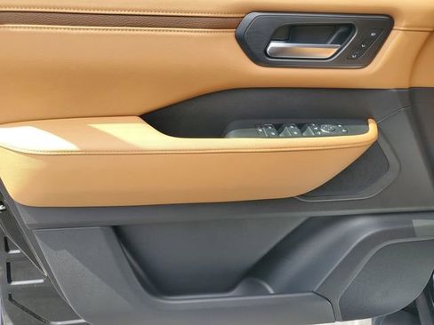 New 2026 Nissan Armada SL w/ Captain's Chari Seat Package RWD image 9