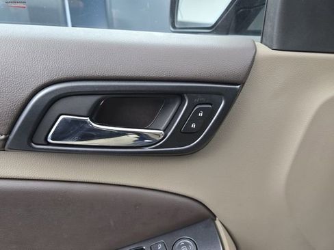 Used 2017 Chevrolet Suburban LT image 26