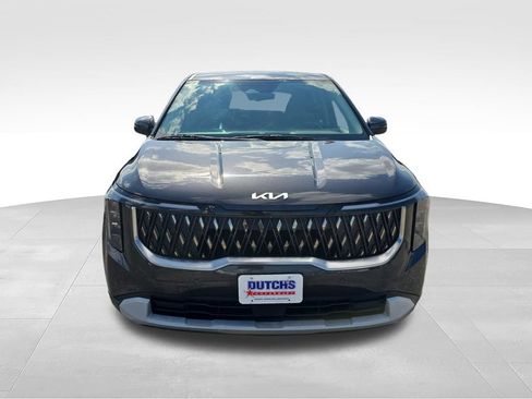 Used 2025 Kia Carnival FWD image 9