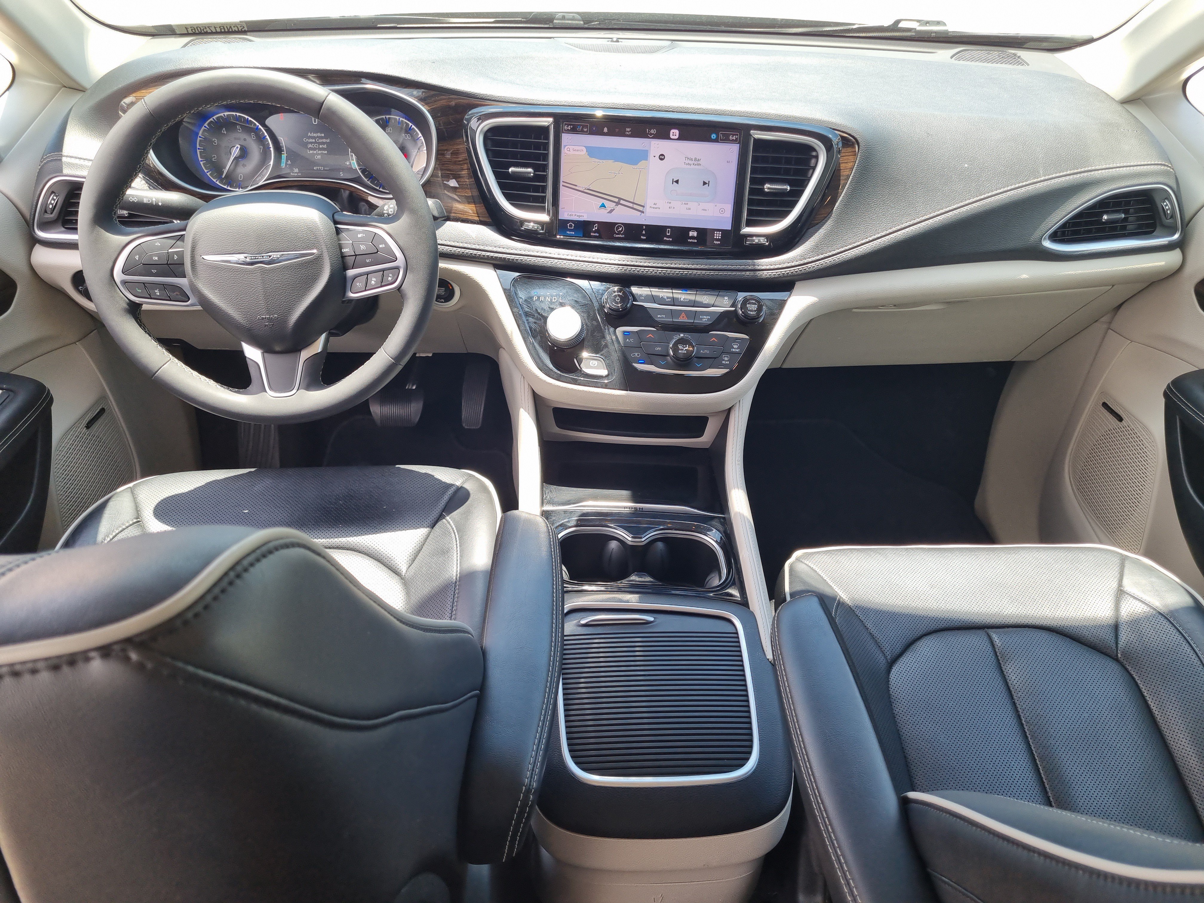 Used 2022 Chrysler Pacifica Limited AWD/4WD image 14