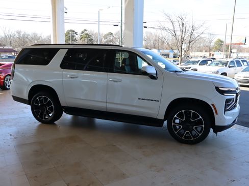 Certified 2025 Chevrolet Suburban RST w/ Comfort Package image 2