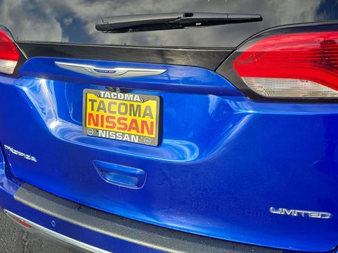 Used 2019 Chrysler Pacifica Limited image 28