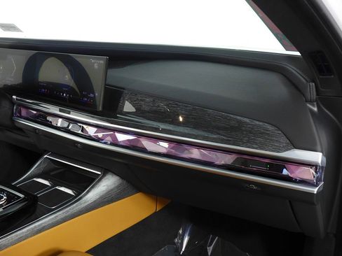 Used 2023 BMW 740i w/ Parking Assistance Package image 14