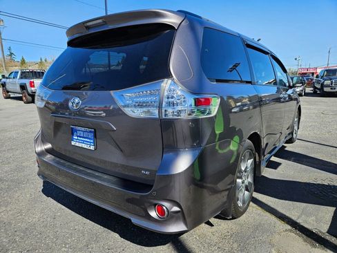 Used 2015 Toyota Sienna SE image 5