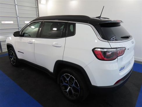 Used 2025 Jeep Compass Limited AWD/4WD image 10
