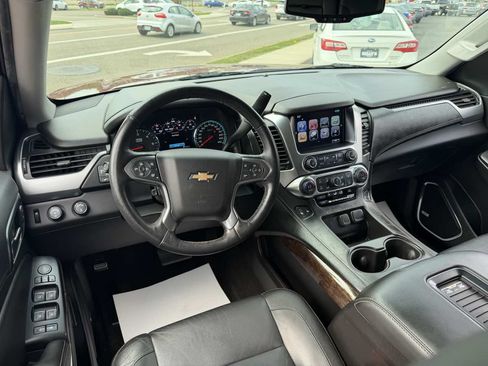 Used 2017 Chevrolet Suburban LT w/ LT Signature Package AWD/4WD image 12