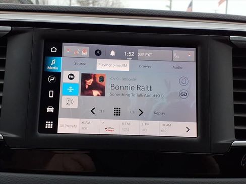 Used 2023 Chrysler Voyager LX image 15