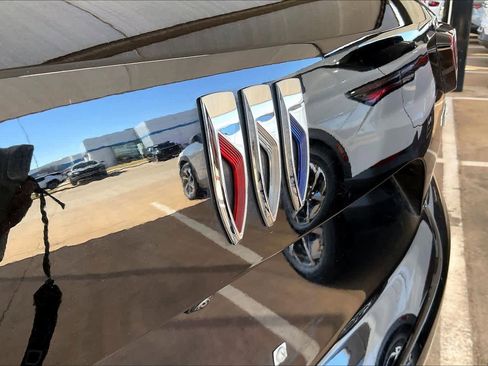 Certified 2025 Buick Envision Sport Touring image 29