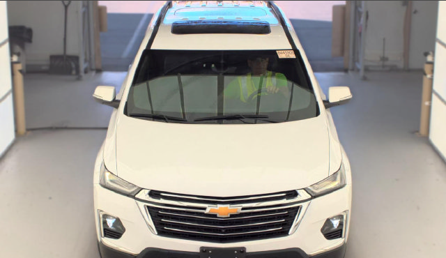 Used 2023 Chevrolet Traverse LT w/ LT Premium Package AWD/4WD image 2