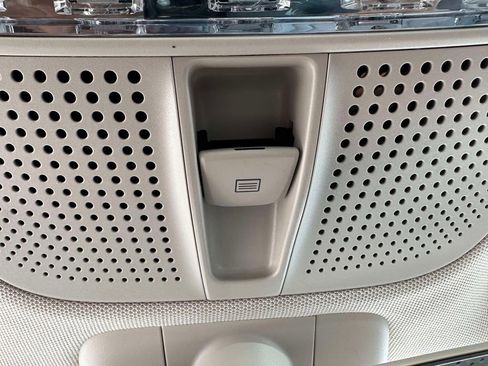 Used 2020 Mercedes-Benz E 350 4MATIC Sedan image 33