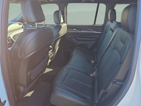 New 2025 Jeep Grand Cherokee Limited image 21
