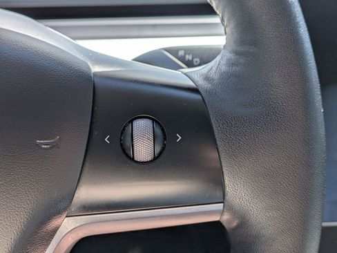 Used 2023 Tesla Model Y Long Range AWD/4WD image 19