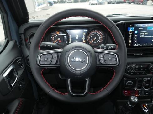 Used 2024 Jeep Wrangler Unlimited Rubicon AWD/4WD image 17