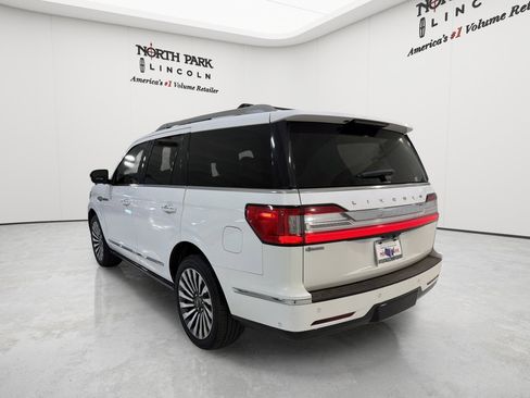 Used 2020 Lincoln Navigator Reserve w/ Luxury Package RWD image 3