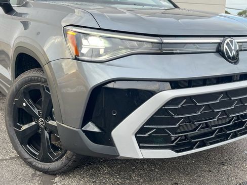 New 2025 Volkswagen Taos SEL image 5
