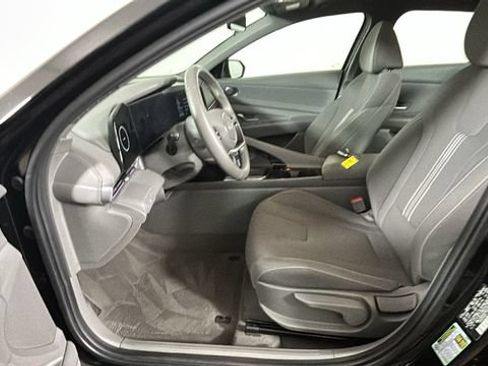 Used 2025 Hyundai Elantra SEL FWD image 11