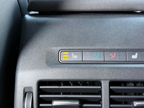 Used 2025 Land Rover Discovery Sport Dynamic SE image 36