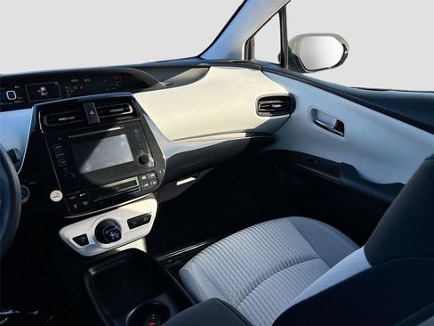 Used 2018 Toyota Prius Two w/ Prius Two Safety Plus Package FWD image 21