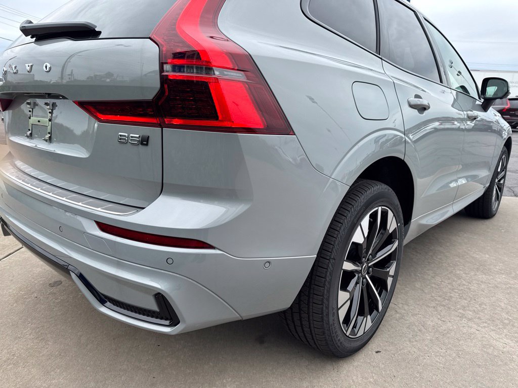 Used 2027 Volvo XC60 B5 Plus AWD/4WD image 14