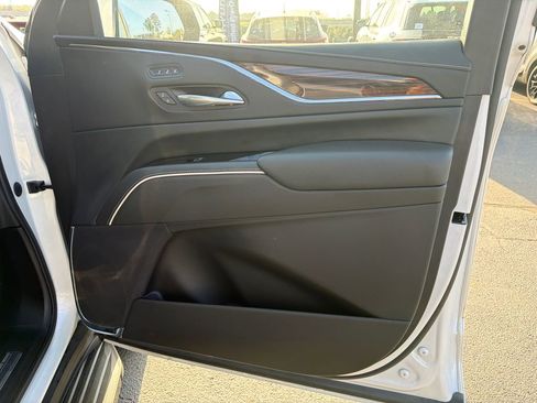 Used 2023 Cadillac Escalade Premium Luxury image 14