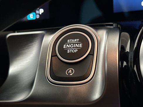 New 2025 Mercedes-Benz GLB 250 4MATIC image 21