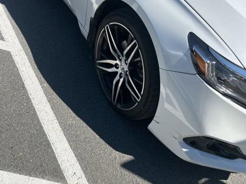 Used 2021 Honda Accord Touring image 11