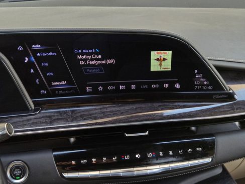 Used 2023 Cadillac Escalade Premium Luxury w/ Performance Package AWD/4WD image 18