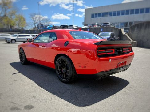Used 2023 Dodge Challenger SRT Hellcat w/ Driver Convenience Group RWD image 12