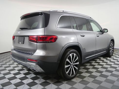 Used 2023 Mercedes-Benz GLB 250 w/ Premium Package image 3