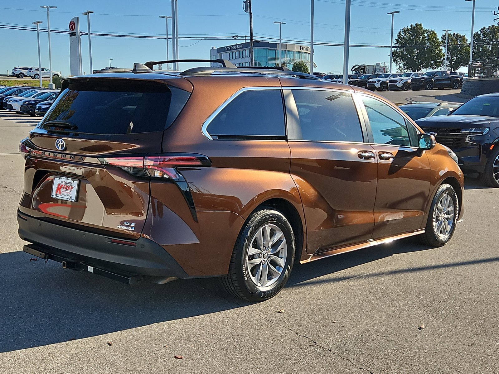Certified 2022 Toyota Sienna XLE w/ XLE Plus Package FWD image 4