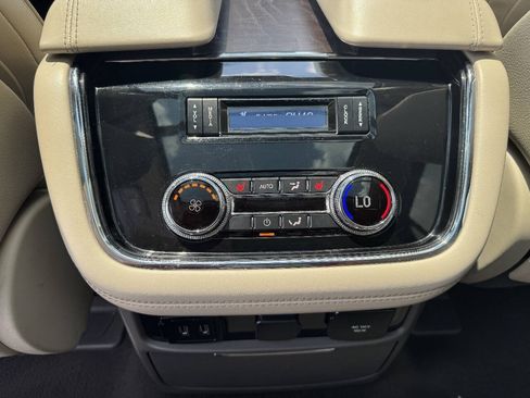 Used 2018 Lincoln Navigator Select w/ Technology Package RWD image 16