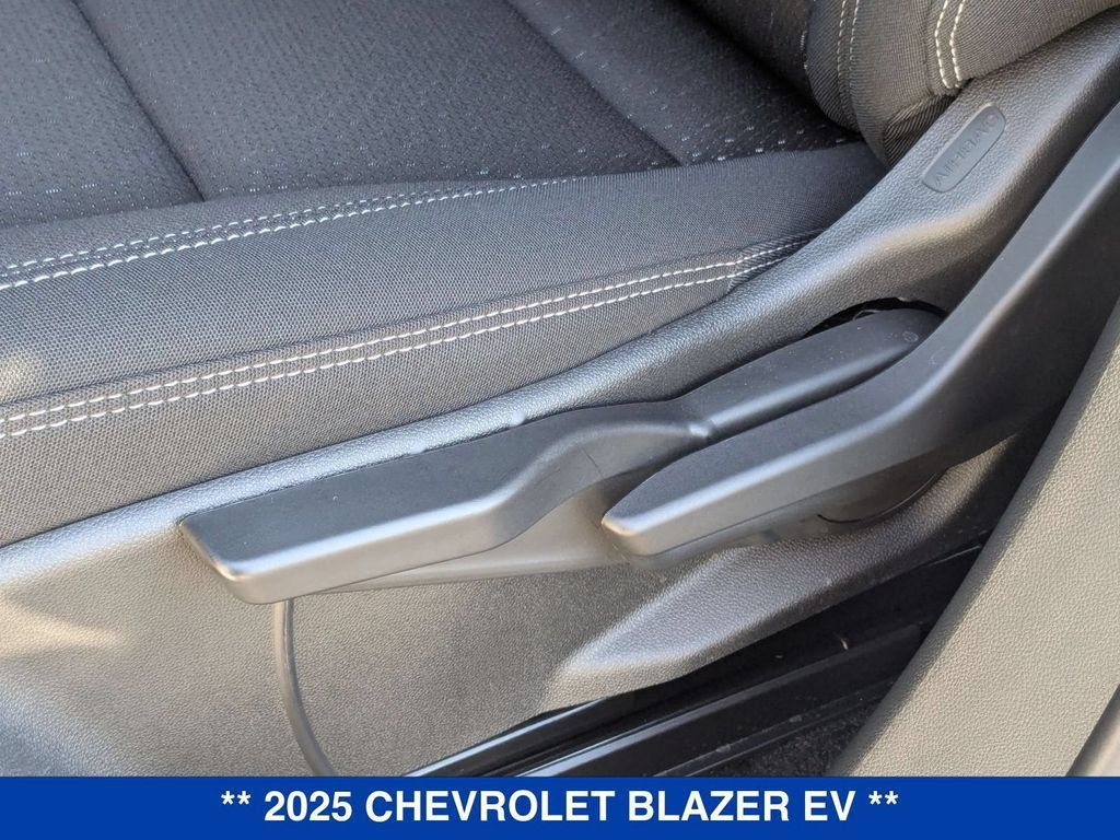 New 2025 Chevrolet Blazer EV LT AWD/4WD image 13