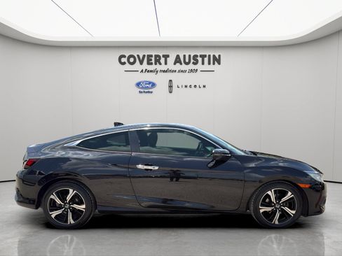 Used 2017 Honda Civic Touring image 6