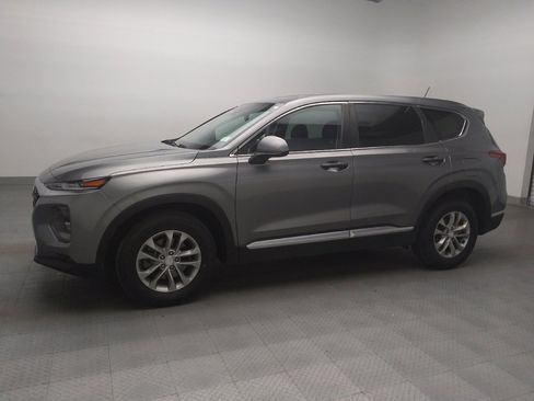 Used 2019 Hyundai Santa Fe SE image 2