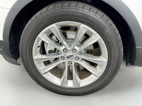Used 2018 Ford Explorer XLT w/ Equipment Group 202A FWD image 34