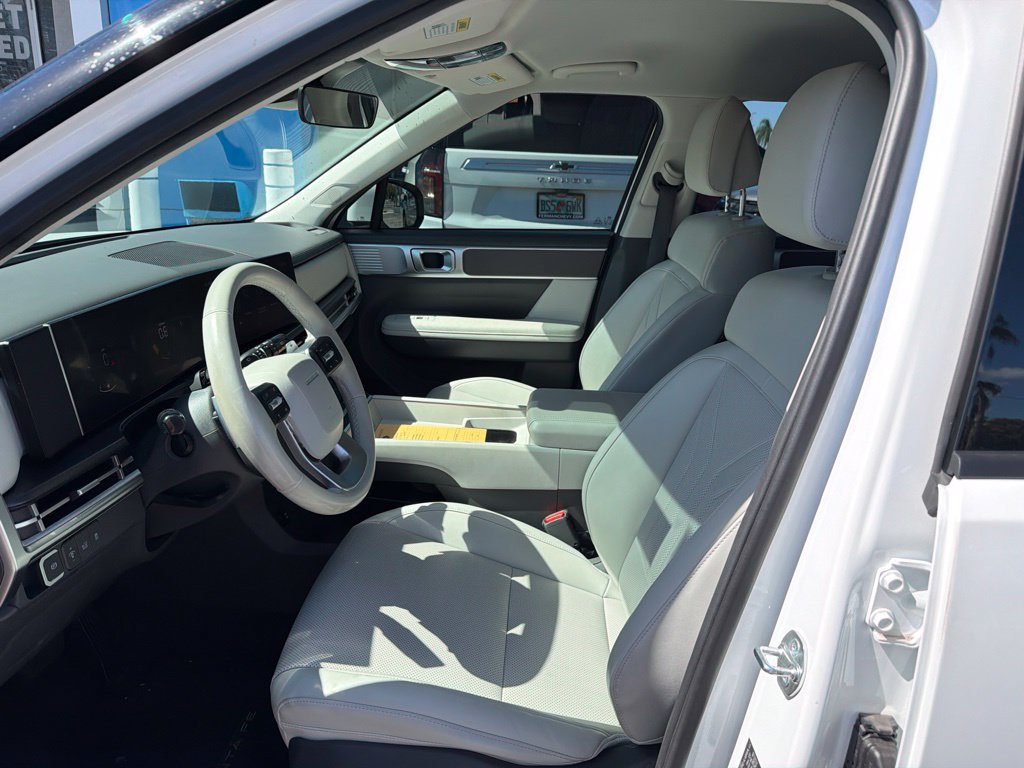 Used 2025 Hyundai Santa Fe SEL FWD image 17