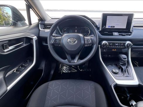 Used 2025 Toyota RAV4 XLE AWD/4WD image 6