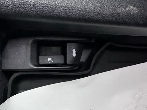 Certified 2025 Toyota Corolla SE image 21