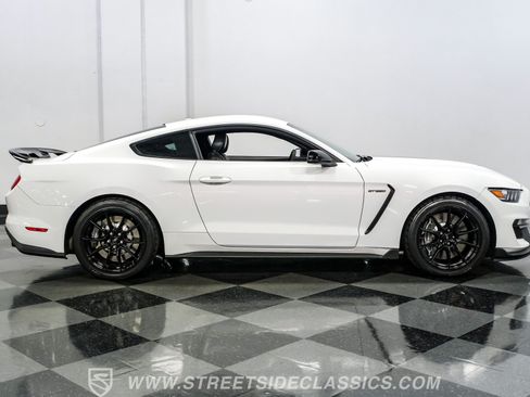 Used 2019 Ford Mustang Shelby GT350 w/ Technology Package RWD image 14